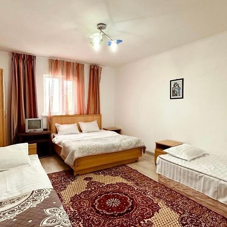 Chilling House Hotel โชลปอน-อาตา ภายนอก รูปภาพ
